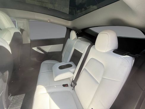 Used 2022 Tesla Model Y Performance AWD/4WD image 31
