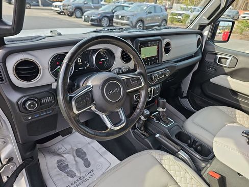 Used 2022 Jeep Wrangler Unlimited Sahara image 21