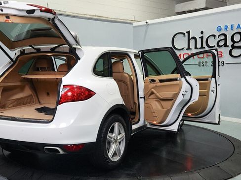 Used 2014 Porsche Cayenne Platinum Edition AWD/4WD image 21