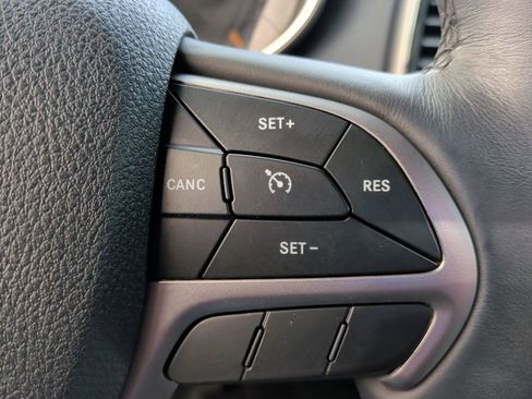 Used 2018 Jeep Grand Cherokee Limited image 20