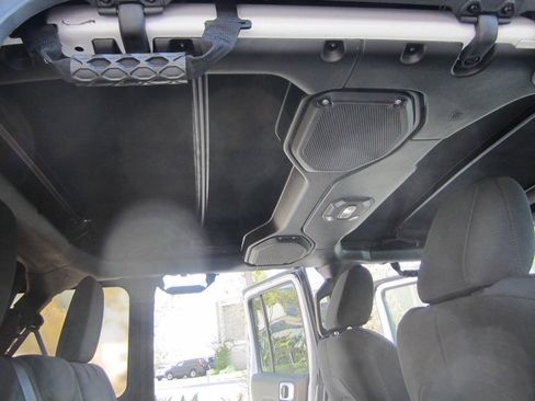 Used 2018 Jeep Wrangler Unlimited Sport S AWD/4WD image 19