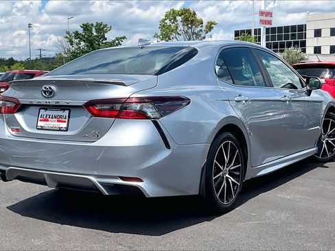 Used 2023 Toyota Camry SE w/ Cold Weather Package FWD image 12