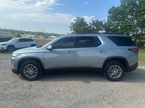 Used 2023 Chevrolet Traverse LT AWD/4WD image 3