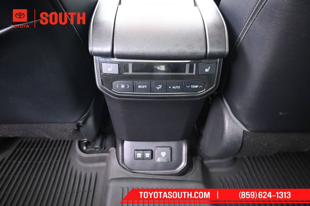 Used 2021 Toyota Highlander Platinum AWD/4WD image 27