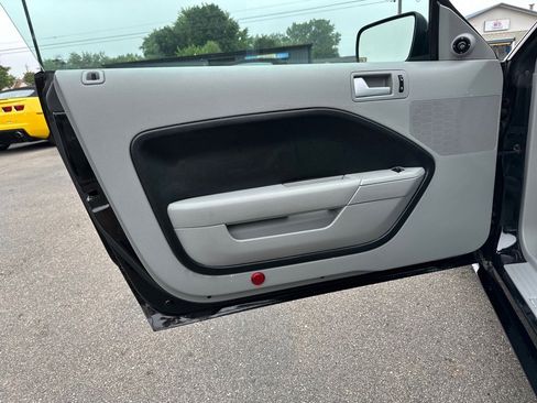 Used 2006 Ford Mustang GT image 22