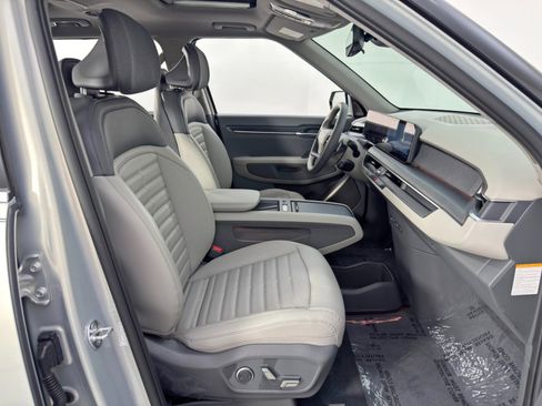 Used 2026 Kia EV9 Land image 16