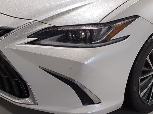 Used 2022 Lexus ES 300h w/ Premium Package image 18