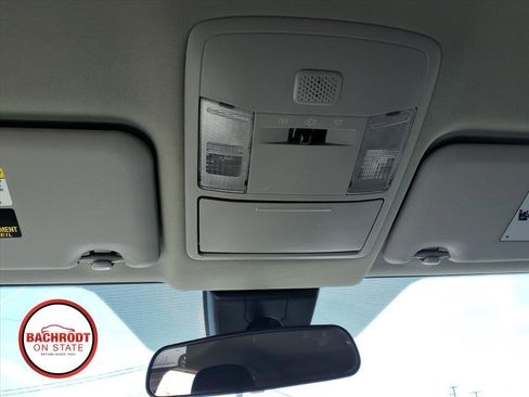 Used 2018 Toyota RAV4 LE AWD/4WD image 23