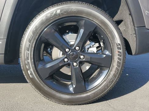 New 2025 Jeep Grand Cherokee Altitude image 6