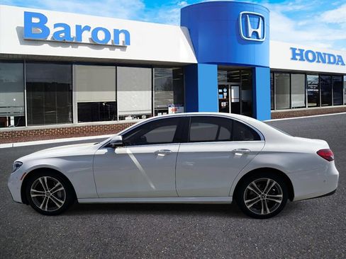 Used 2022 Mercedes-Benz E 350 4MATIC Sedan image 3