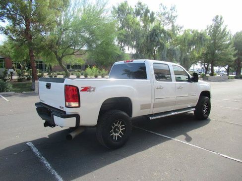 Used 2013 GMC Sierra 2500 Denali w/ Suspension Package, Off-Road AWD/4WD image 6