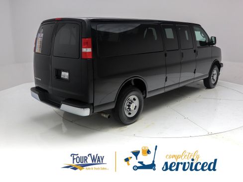 Used 2025 Chevrolet Express 3500 LT w/ LT Preferred Equipment Group RWD image 4