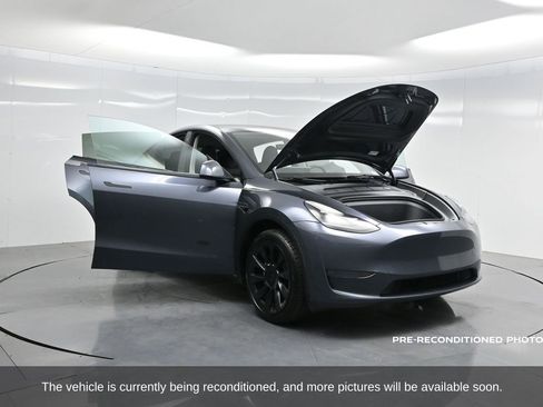 Used 2023 Tesla Model Y Long Range image 39