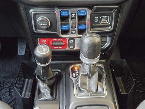 Used 2024 Jeep Wrangler Unlimited Rubicon 4xe AWD/4WD image 16