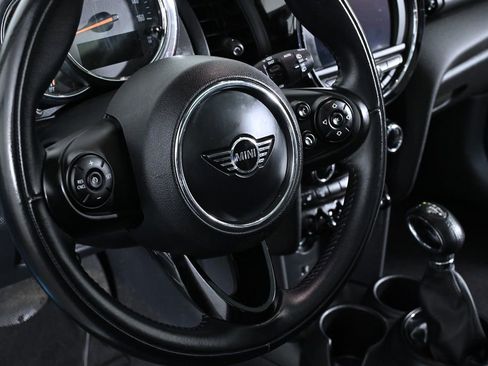 Used 2019 MINI Cooper 4-Door Hardtop w/ Signature Upholstery Package image 12