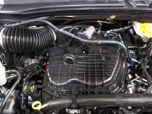 Used 2019 Dodge Grand Caravan SXT image 31