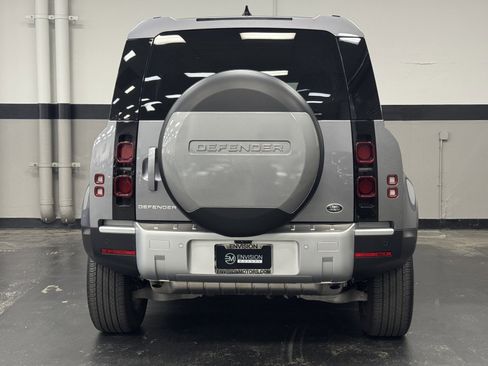 Used 2023 Land Rover Defender 110 S image 12