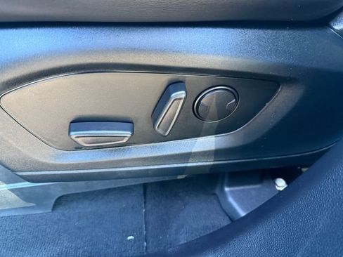 Used 2022 Ford Explorer XLT w/ Equipment Group 202A image 20