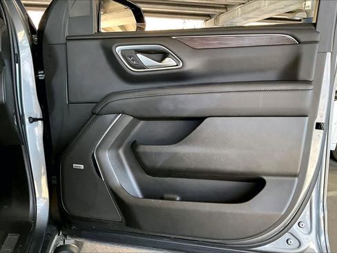 Used 2022 Chevrolet Suburban Z71 image 22