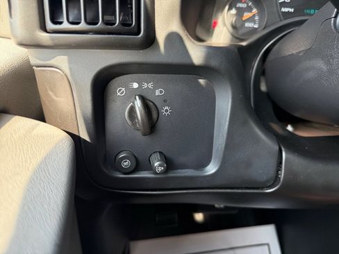Used 2007 GMC Savana 3500 RWD image 17