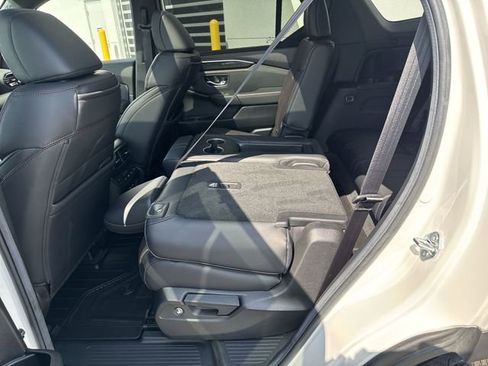 Used 2025 Honda Pilot Black Edition image 13