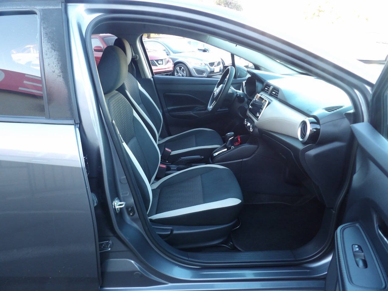 Used 2020 Nissan Versa SV FWD image 6