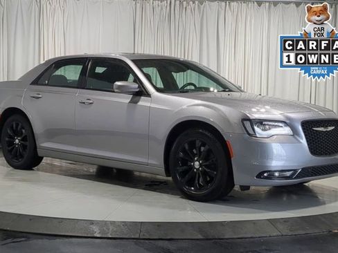 Used 2018 Chrysler 300 S w/ 300S Premium Group AWD/4WD image 2