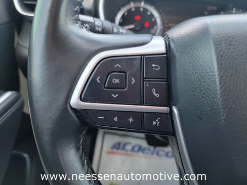 Used 2023 Toyota Highlander XLE image 20