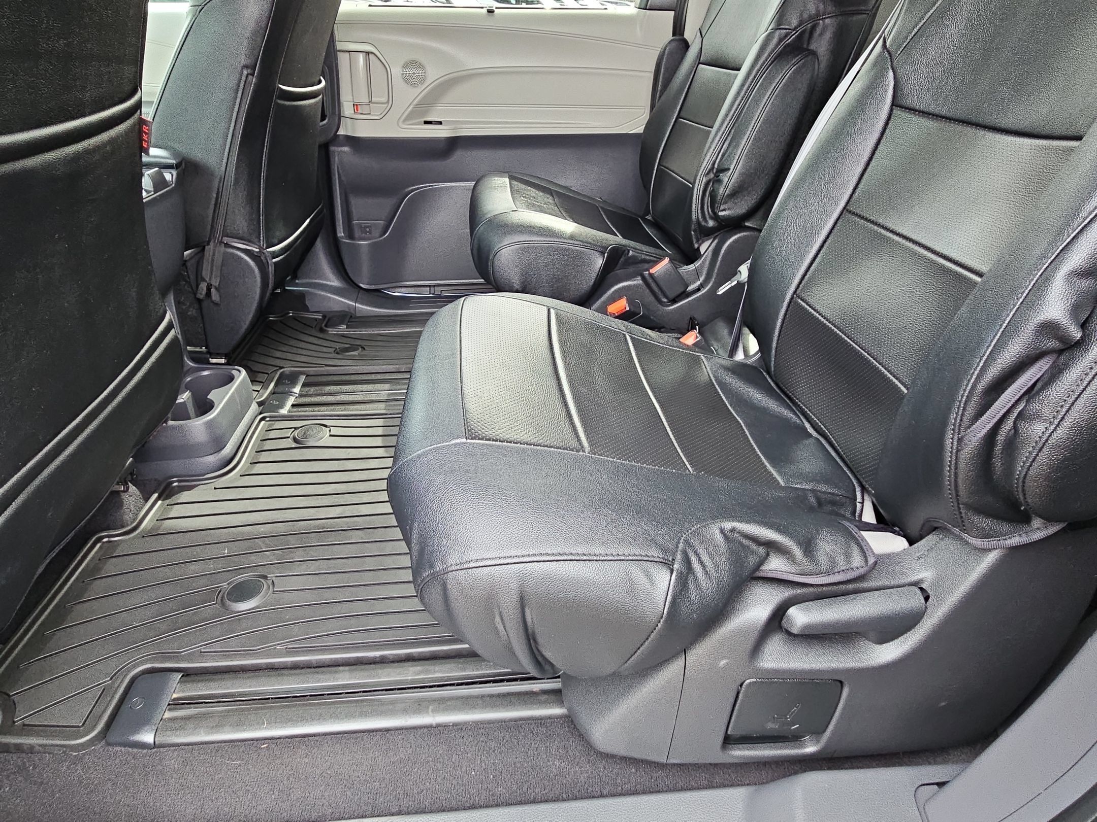 Used 2022 Toyota Sienna LE FWD image 22