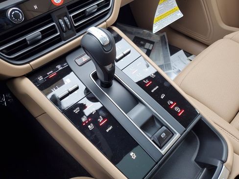 Used 2025 Porsche Macan image 36