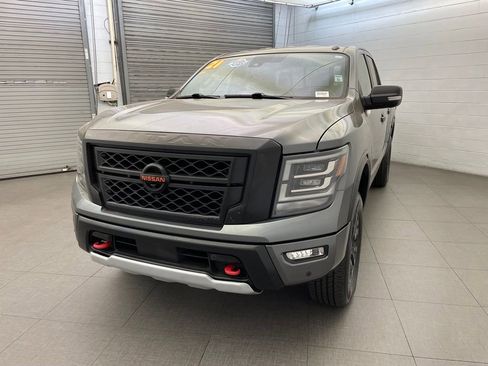 Used 2021 Nissan Titan PRO-4X w/ Pro-4x Convenience Package AWD/4WD image 3