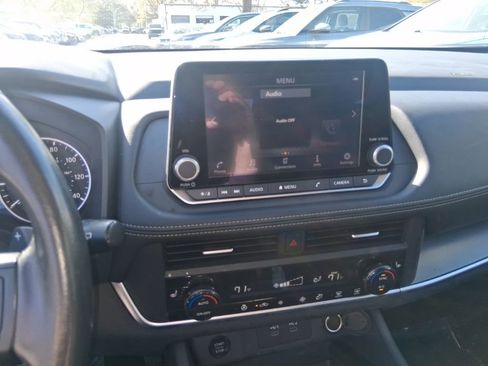 Used 2024 Nissan Rogue SV w/ SV Premium Package image 16