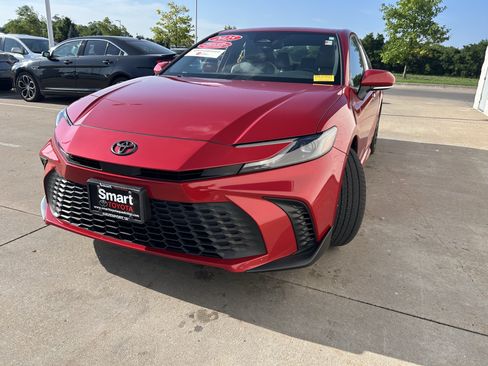 Certified 2025 Toyota Camry SE w/ Convenience Package AWD/4WD image 3