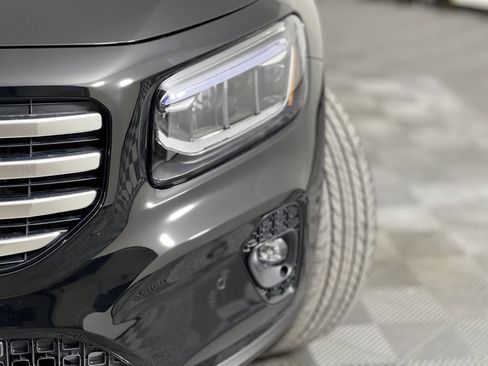 New 2025 Mercedes-Benz GLB 250 image 8