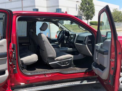 Used 2018 Ford F150 XLT w/ Equipment Group 302A Luxury AWD/4WD image 17