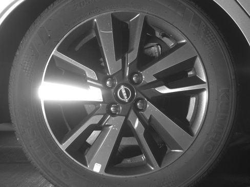 Used 2025 Nissan Versa SV FWD image 18