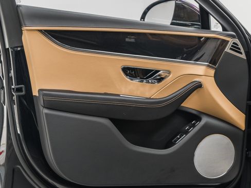 Used 2023 Bentley Flying Spur Plug-In Hybrid image 40