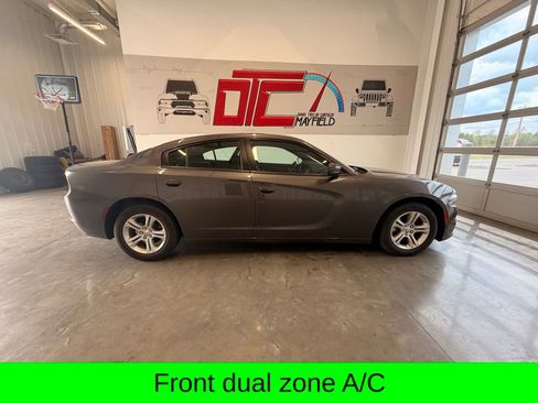 Used 2022 Dodge Charger SXT RWD image 3