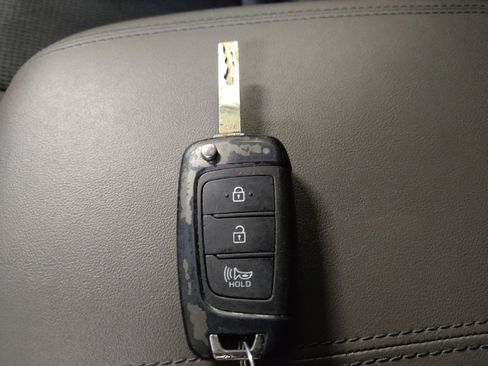 Used 2020 Hyundai Santa Fe SE AWD/4WD image 32