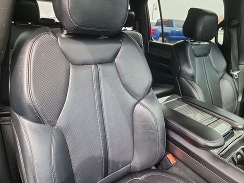 Used 2022 Jeep Wagoneer Series III w/ Flexible Seating Group image 18