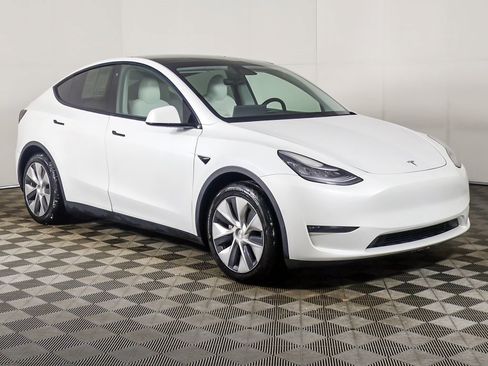 Used 2020 Tesla Model Y Long Range image 63