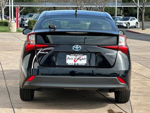 Certified 2022 Toyota Prius LE image 6