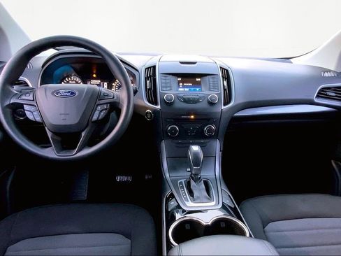 Used 2018 Ford Edge SE image 5