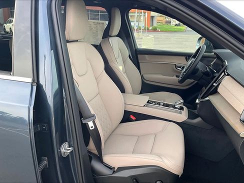 New 2026 Volvo XC90 B5 Plus image 32