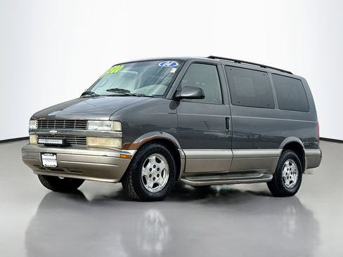 Used 2004 Chevrolet Astro Passenger AWD w/ LS Preferred Equipment Group image 12