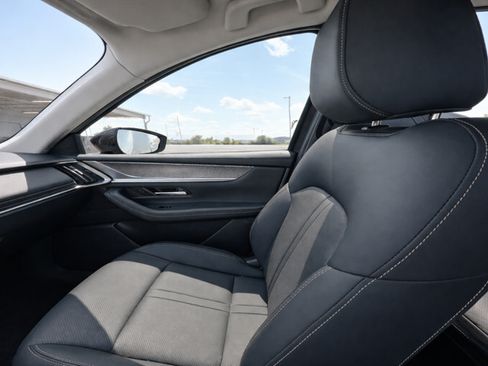 Used 2024 MAZDA CX-90 3.3 Turbo w/ Preferred Plus AWD/4WD image 10
