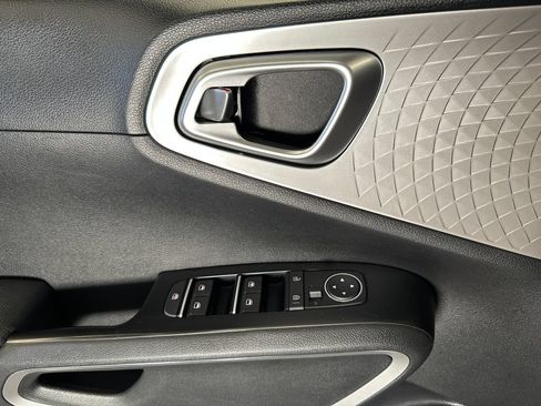 Used 2020 Kia Soul LX FWD image 19