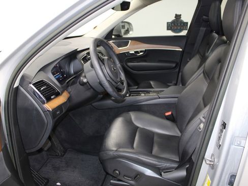 Used 2023 Volvo XC90 B5 Plus image 22