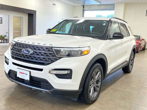 New 2023 Ford Explorer XLT w/ Equipment Group 202A AWD/4WD image 4