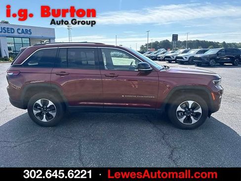 Used 2023 Jeep Grand Cherokee 4WD 4xe image 2